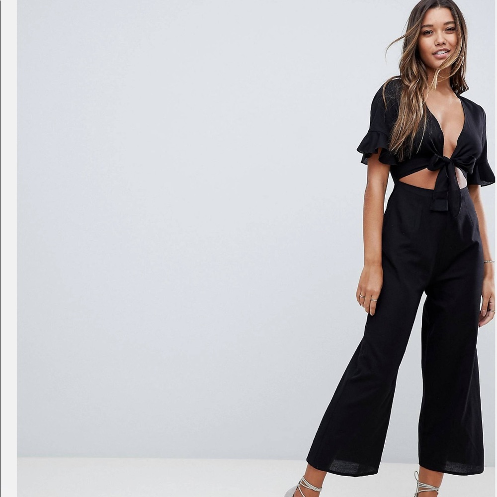 CLEARANCE 🖤🖤 Cut-out Jumpsuit Linen NWT ASOS Design Size 6 Black